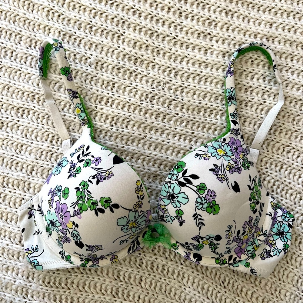 VS “Body by Victoria” Push-Up Bra